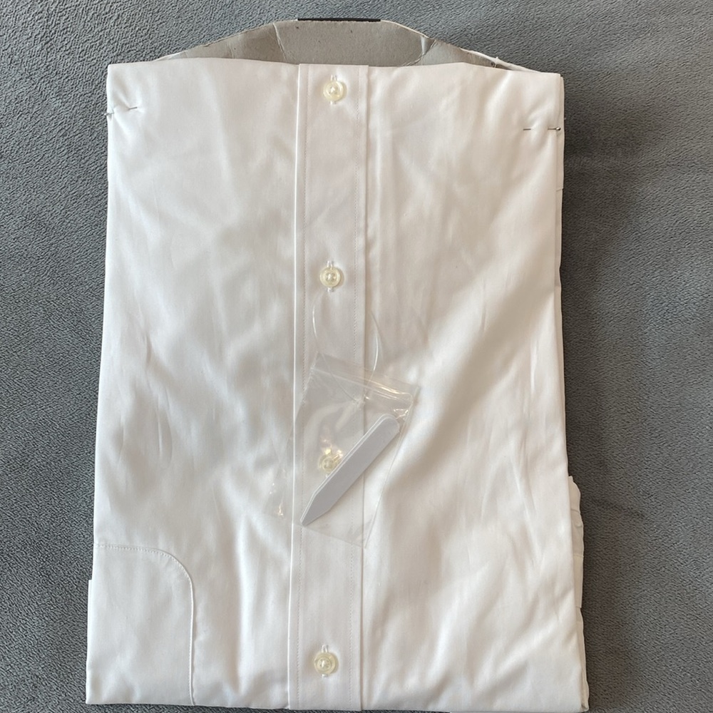 SaleMen’s size 16–32/33, white 100% cotton dress shirt by Nicole Miller New York - Picture 3 of 6